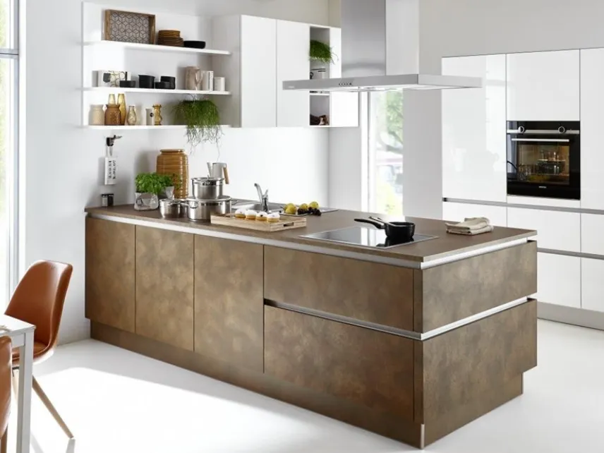 Cucina Design con penisola Nova Lack Weiss Ferro e Bianco Lucido di Nolte